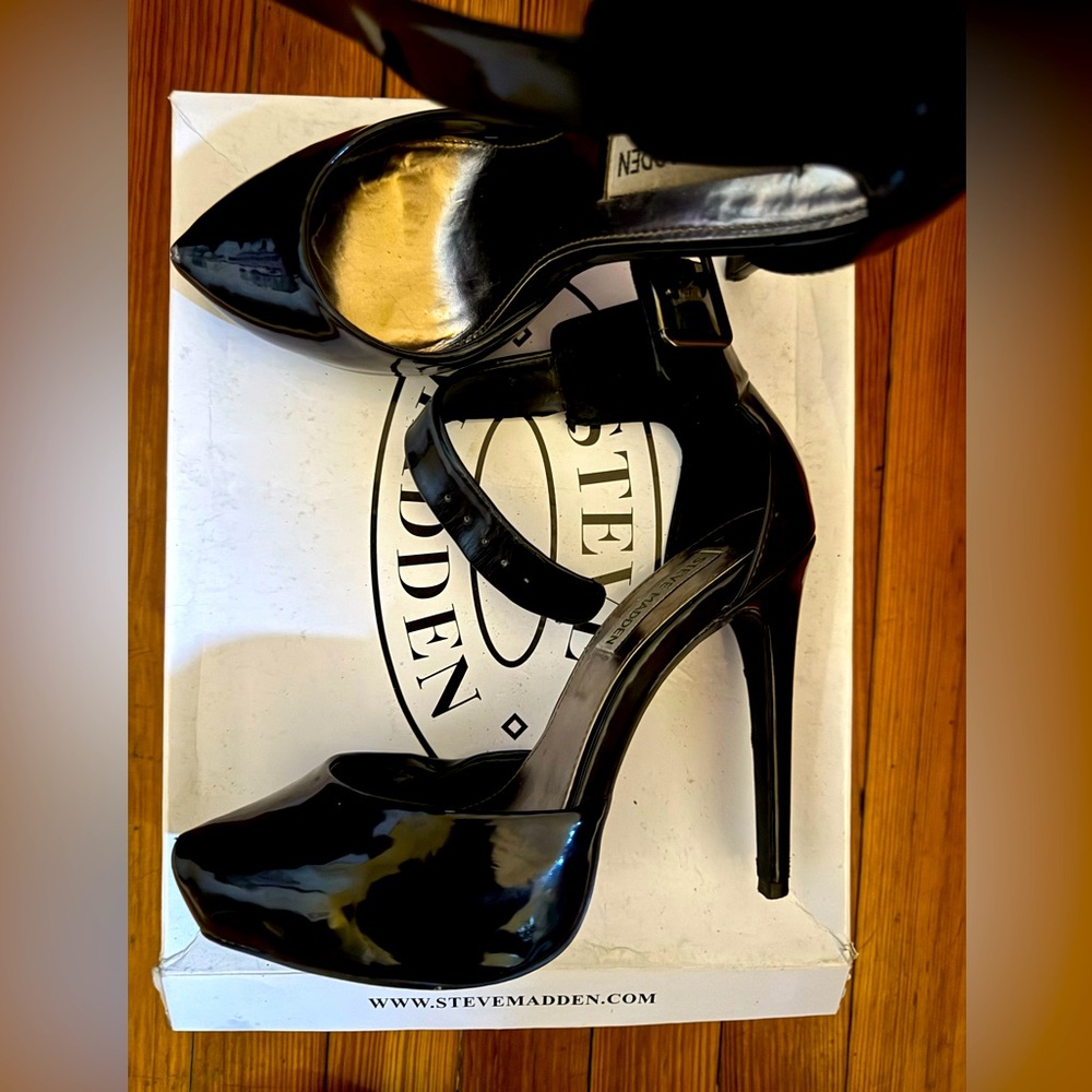 Steve Madden Black Patent Leather heels with ankle strap